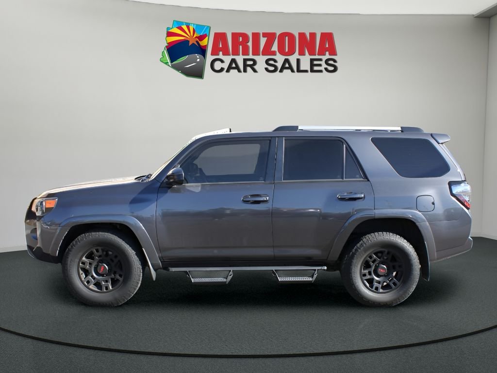 2022 Toyota 4Runner SR5 photo 2