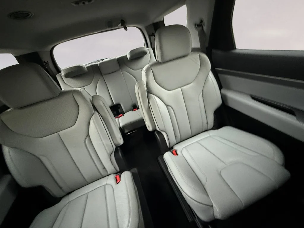Used 2025 Silver Hyundai SEL image 18