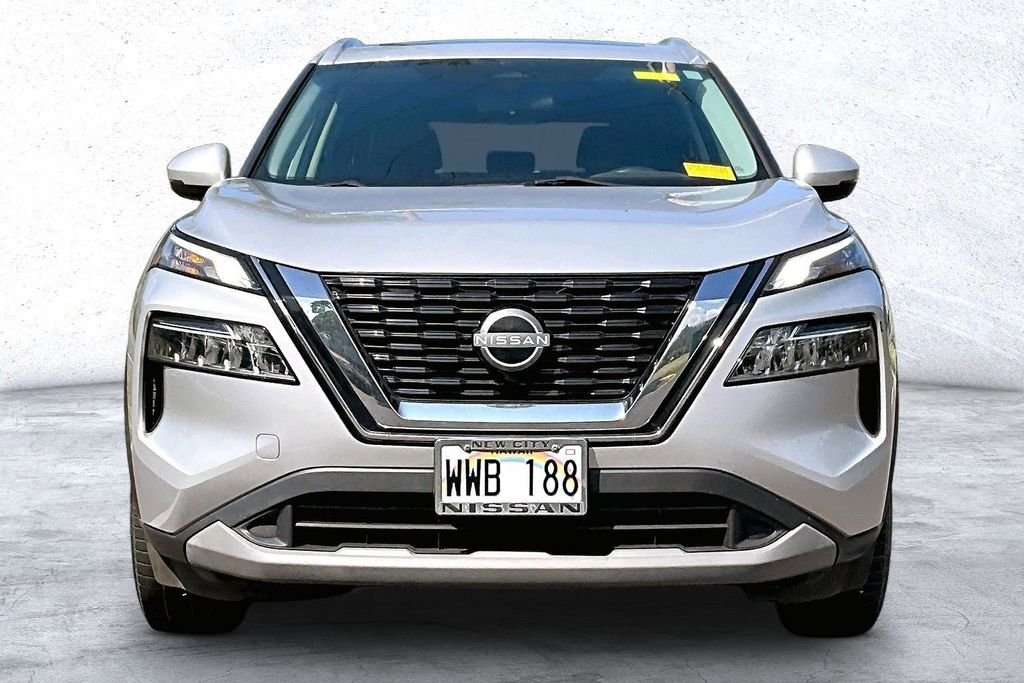Used 2023 Silver Nissan SV image 3