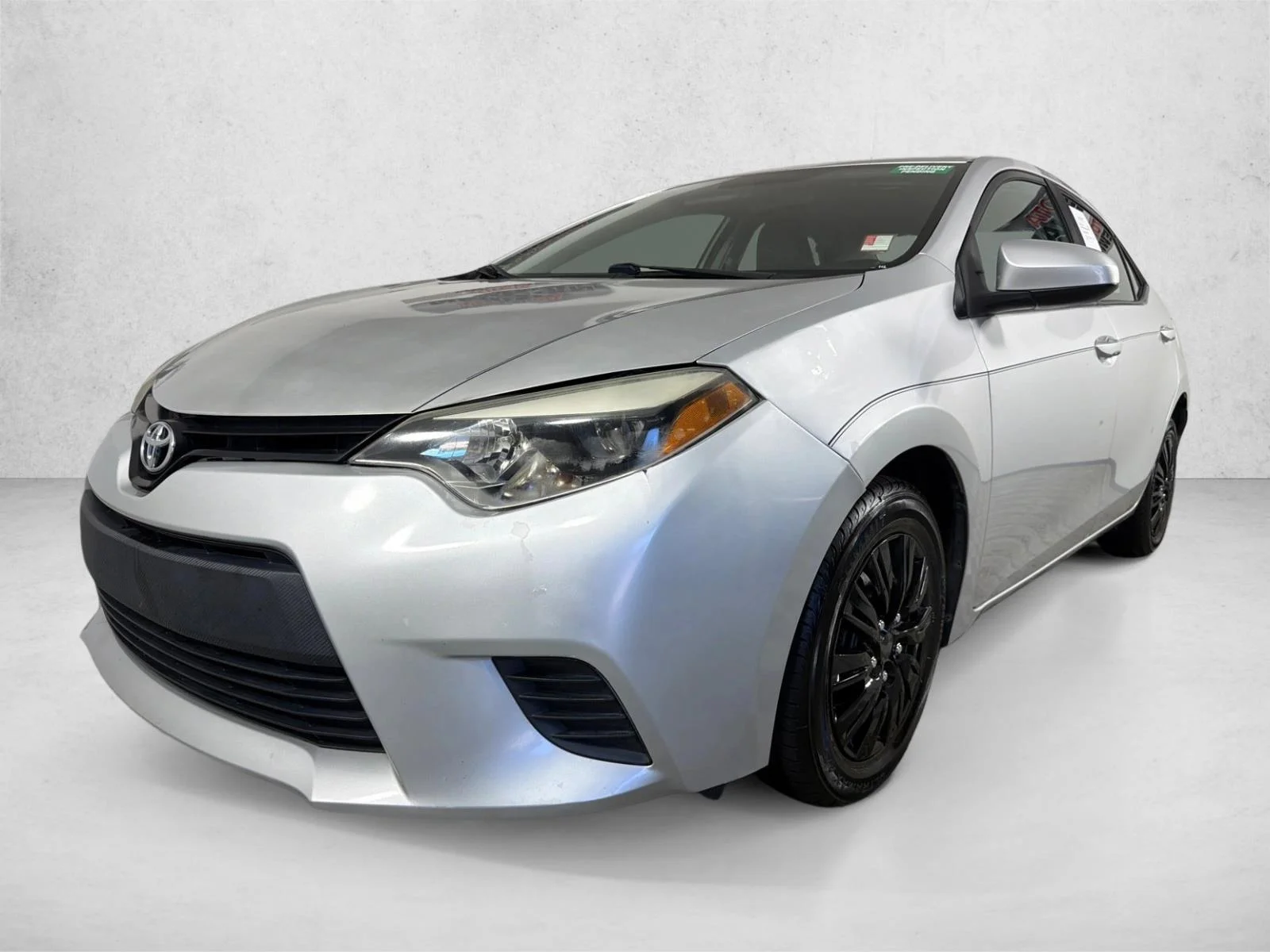 Used 2016 White Toyota L image 7