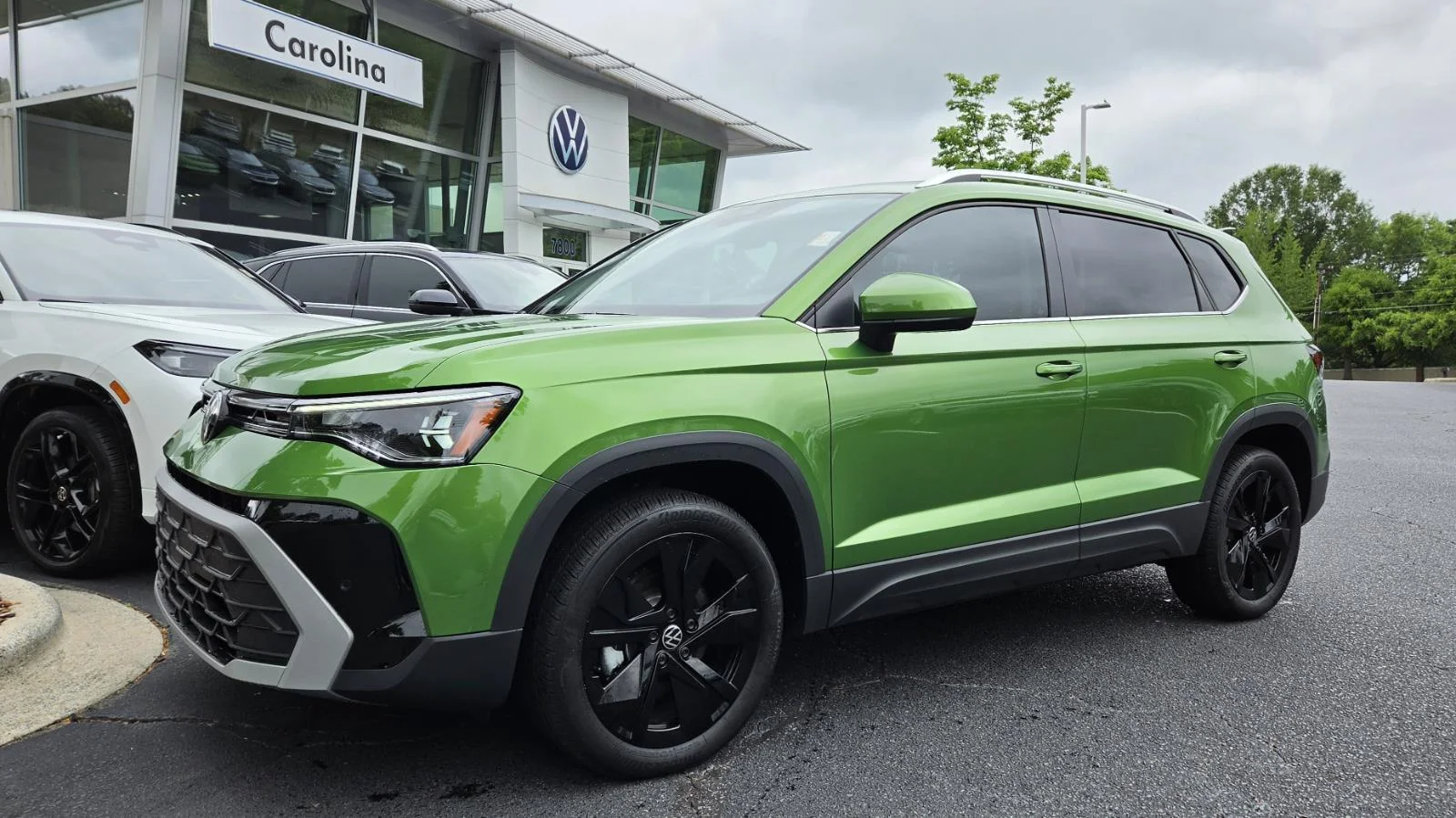 2025 Volkswagen Taos 1.5T SE's photo