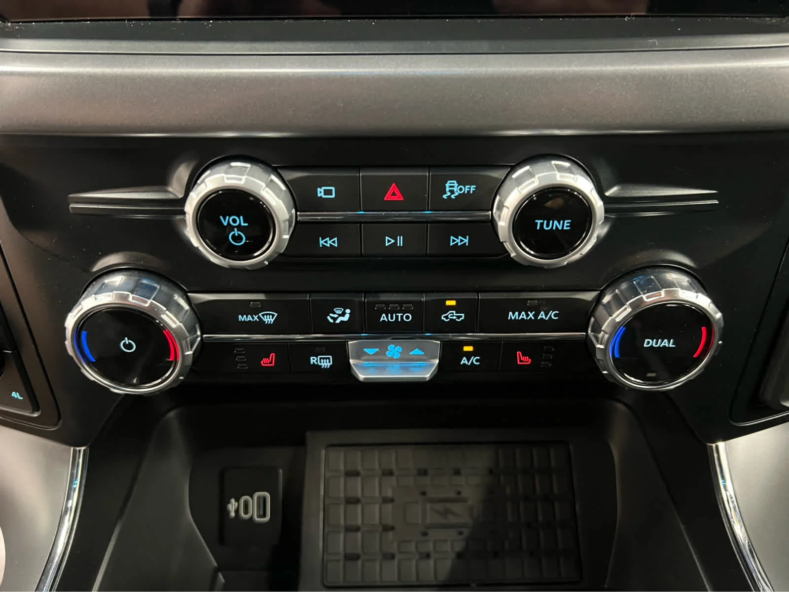 Used 2025 Carbonized Gray Metallic Ford XLT image 20