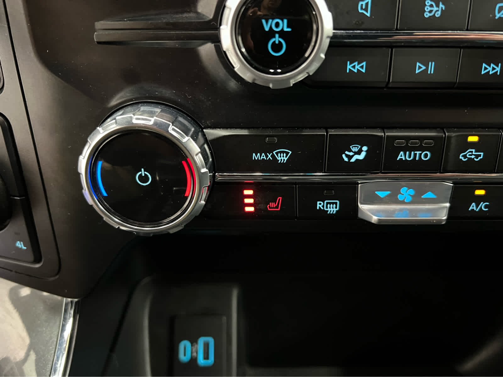 Used 2023 Carbonized Gray Ford XLT image 32
