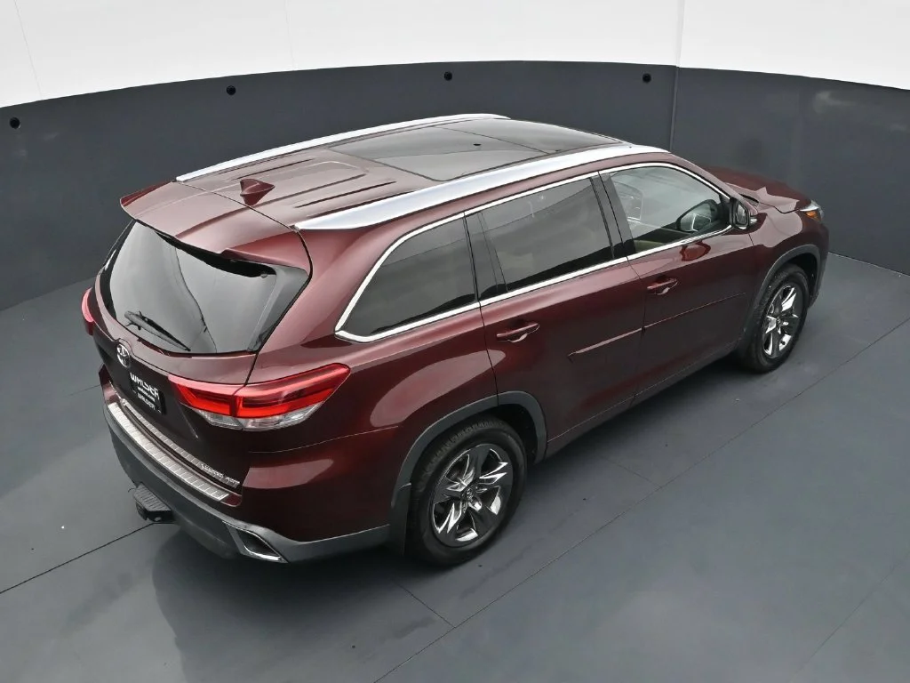Used 2018 Ooh La La Rouge Mica Toyota Limited Platinum image 38