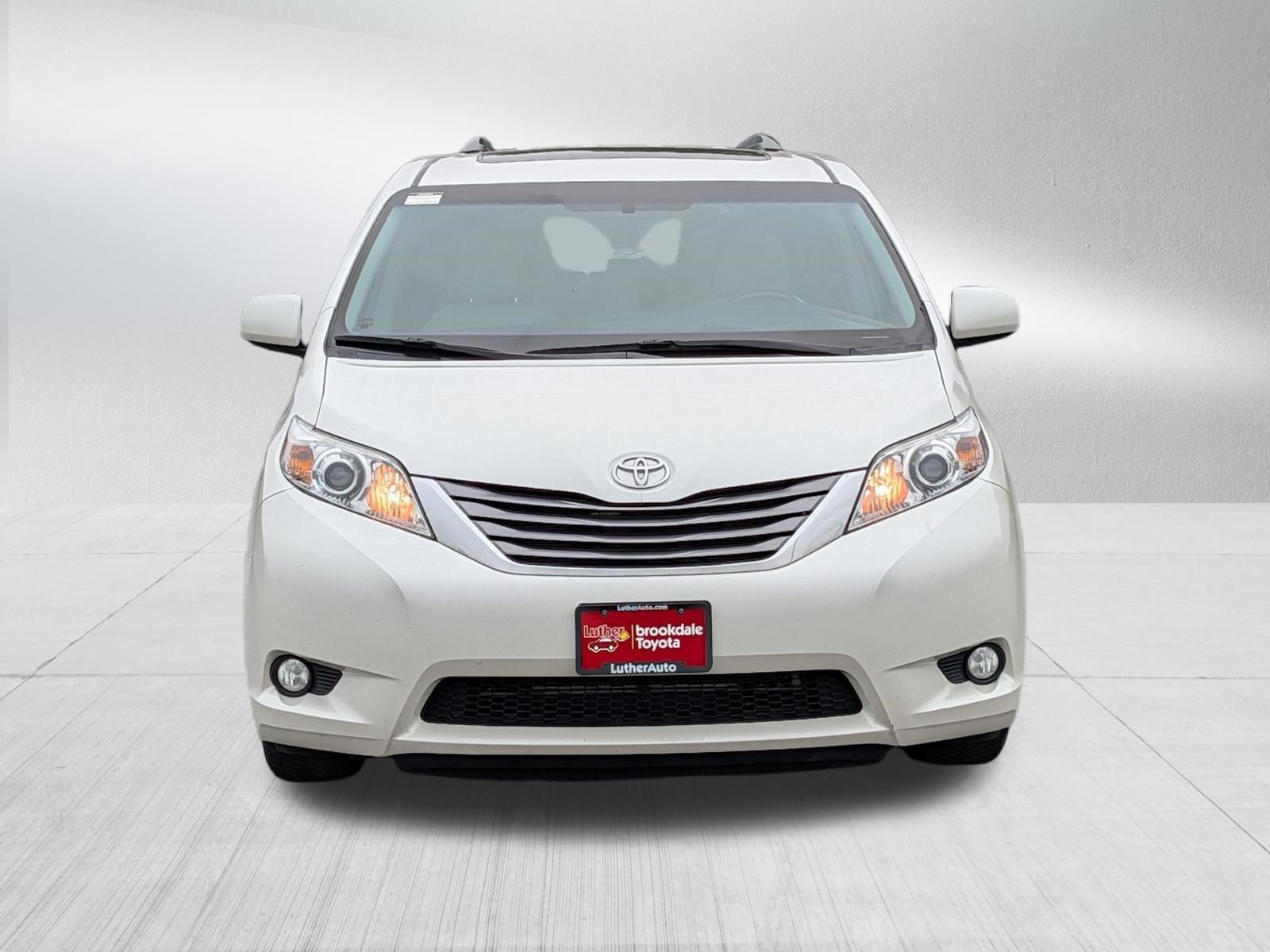 Used 2016 Toyota Sienna XLE with VIN 5TDYK3DC5GS705161 for sale in Brooklyn Center, Minnesota