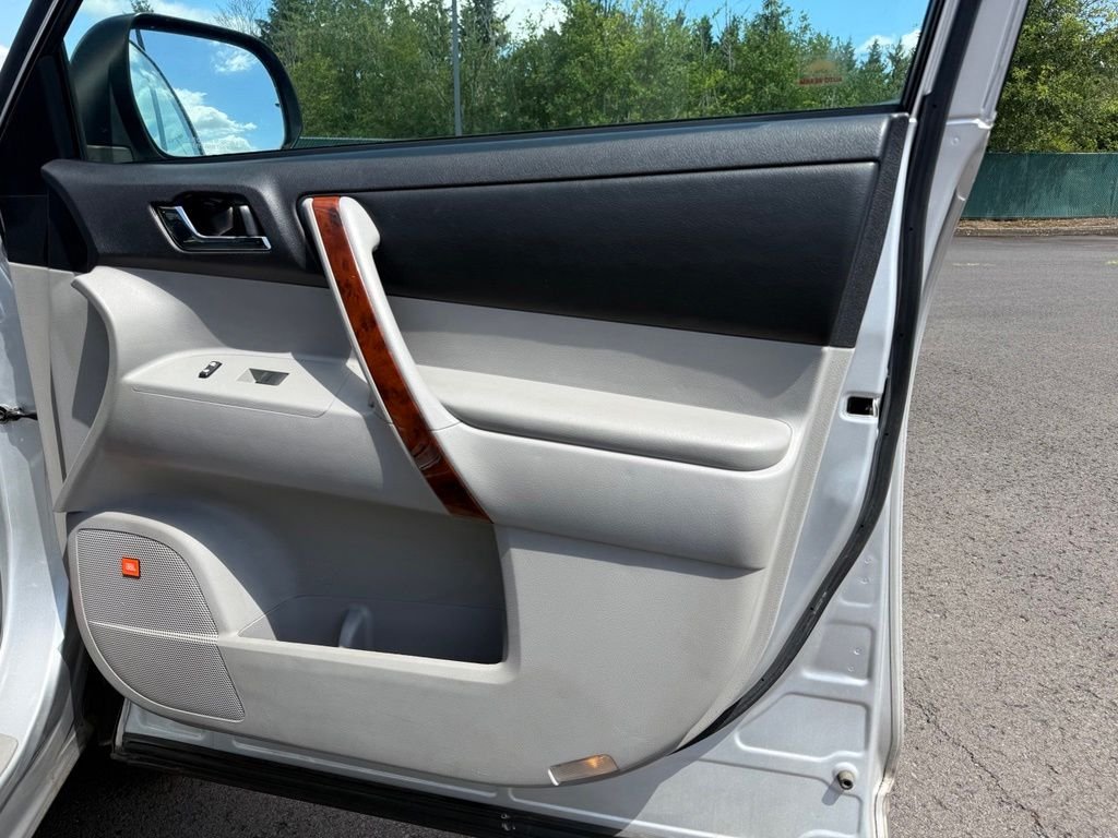 Used 2012 Classic Silver Metallic Toyota Limited image 26