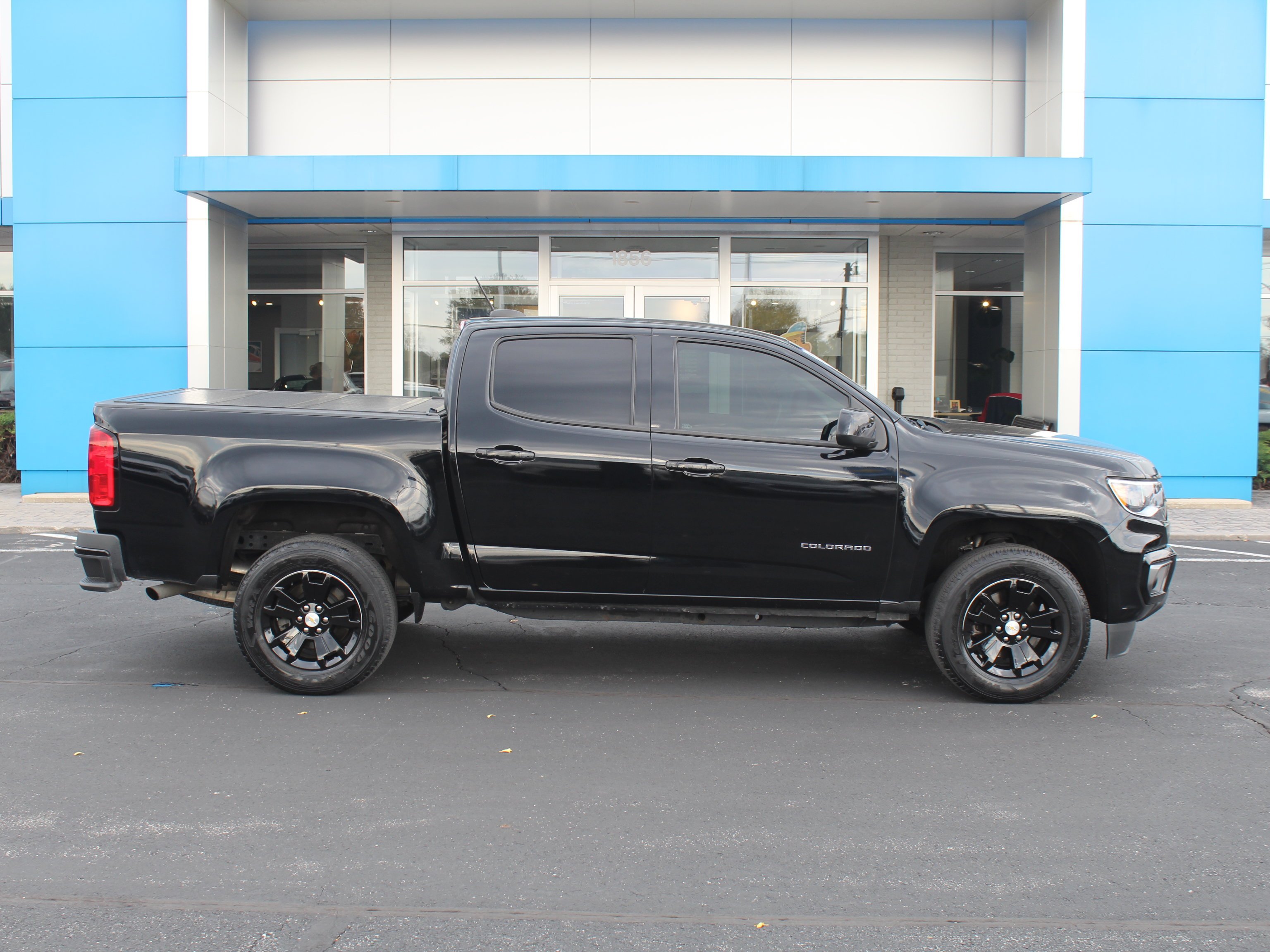 Used 2022 BLACK Chevrolet 2WD LT image 5