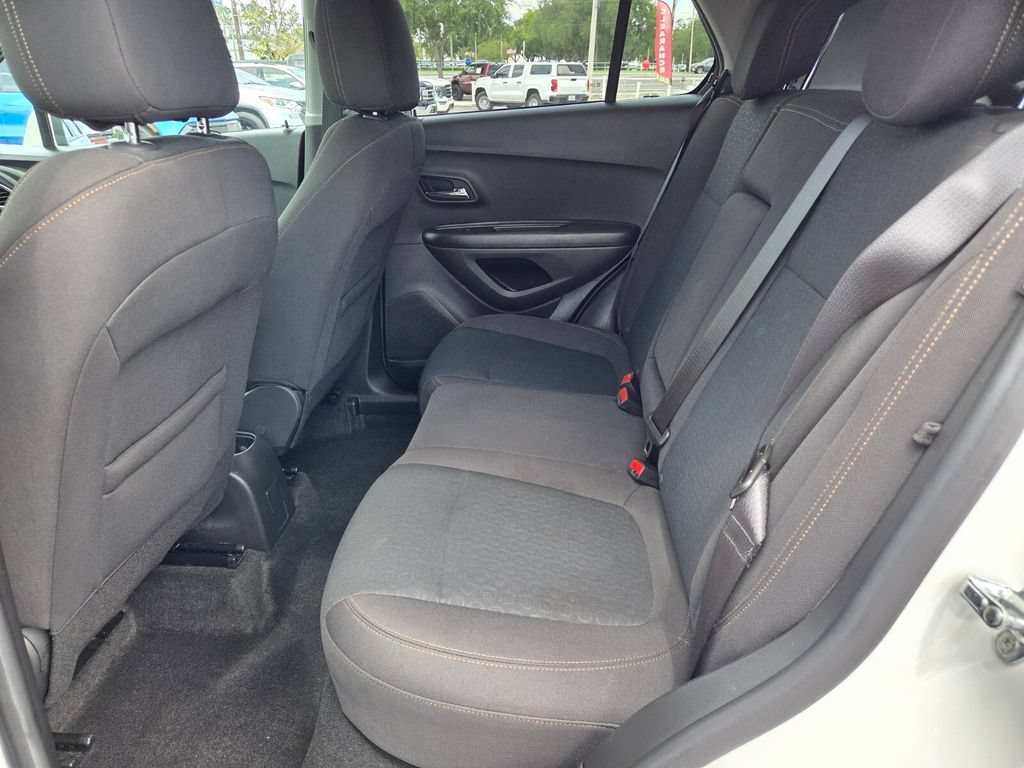 2022 Chevrolet Trax LS - Photo 6