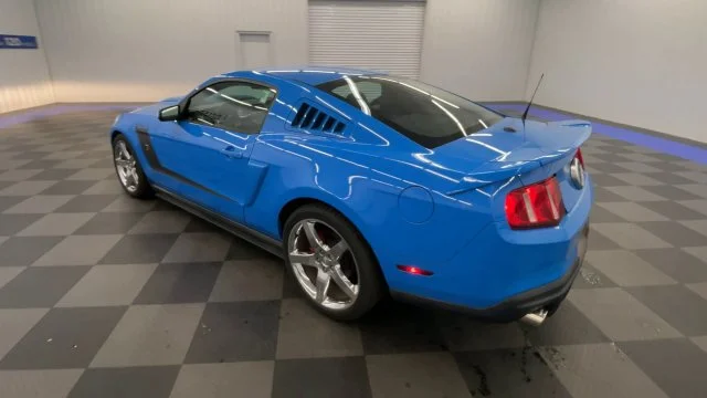 Used 2010 Grabber Blue Ford GT Premium image 6