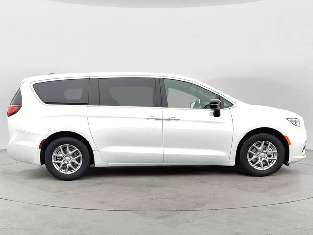 New 2026 Bright White Clearcoat Chrysler SELECT image 7