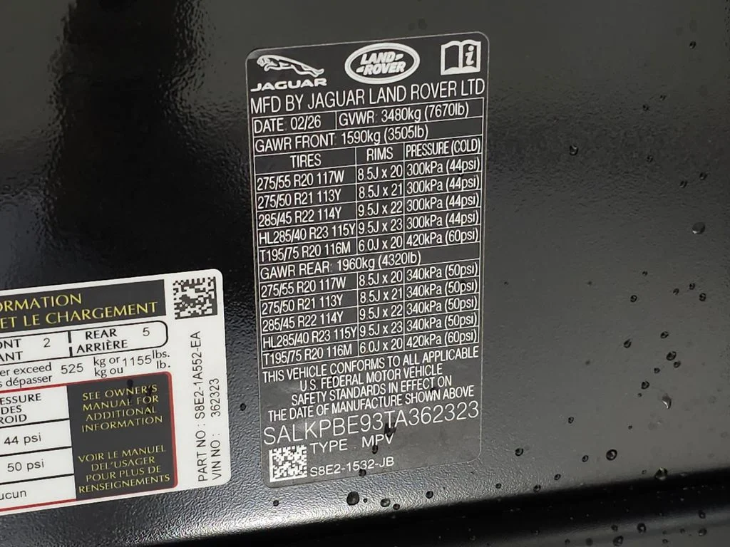 New 2026 Santorini Black Land Rover SE image 42