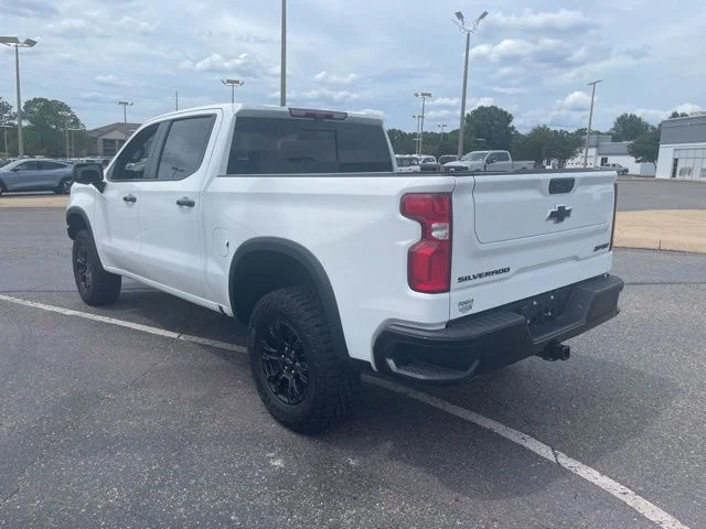 Used 2025 White Chevrolet ZR2 image 9