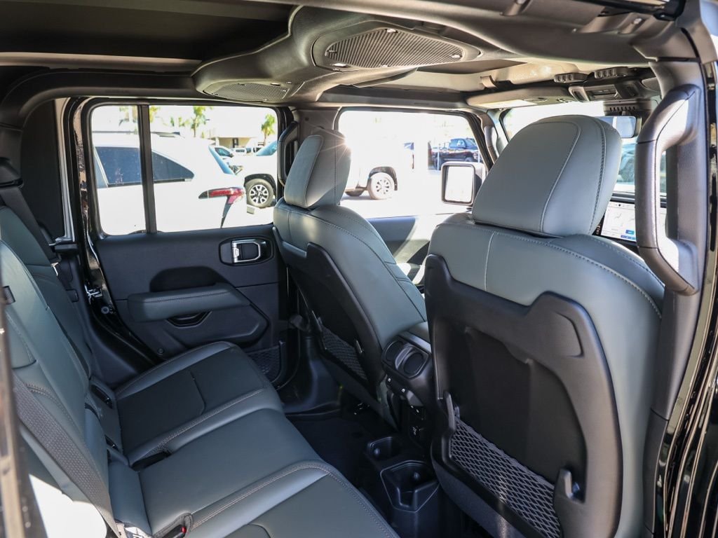 New 2026 Black Clear-Coat Exterior Paint Jeep Mojave image 15