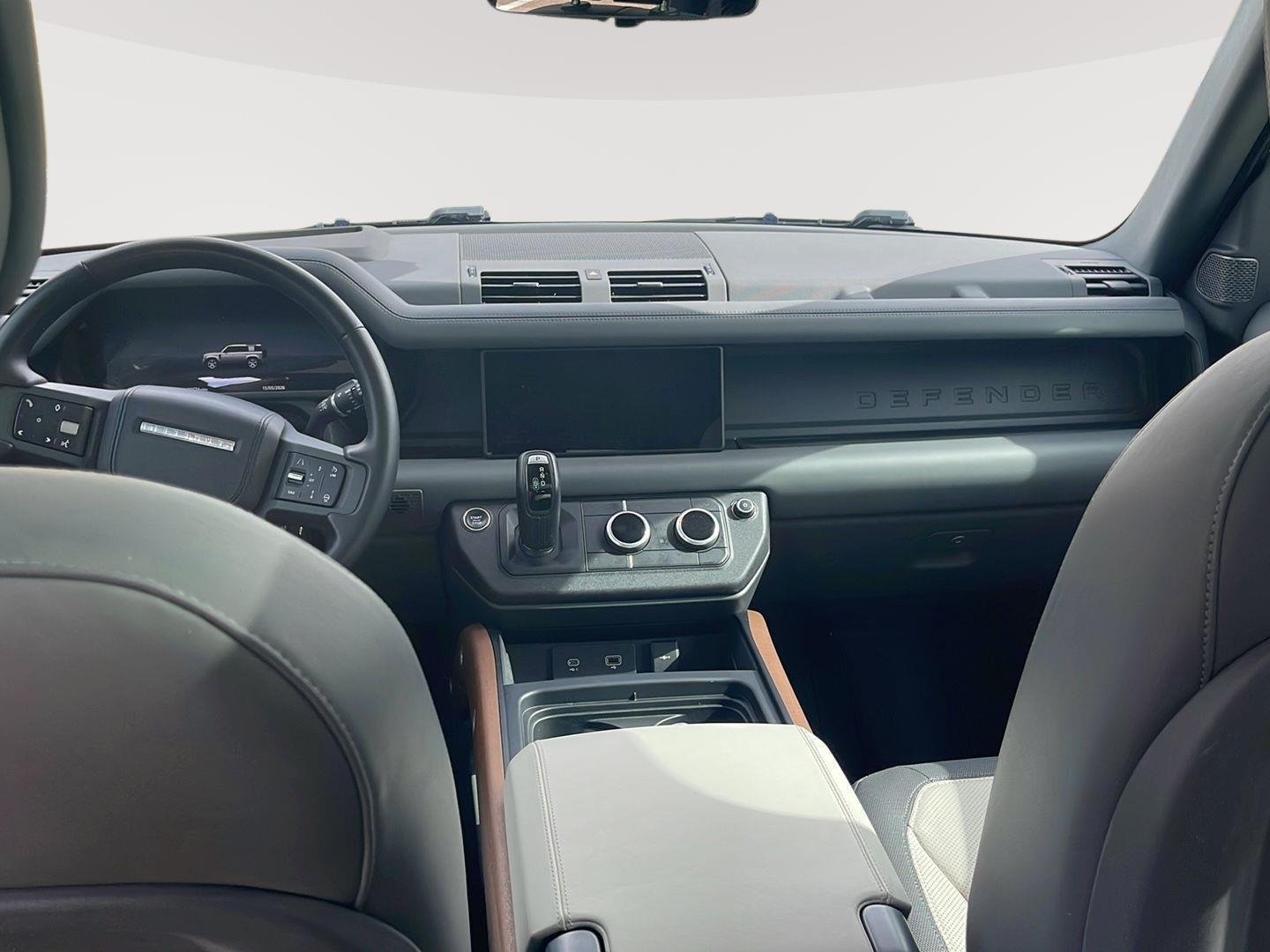 Used 2024 Fuji White Land Rover X-Dynamic SE image 24