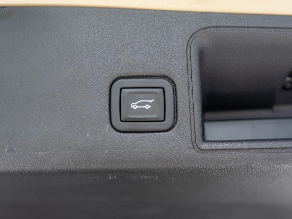 Used 2023 Beige GMC SLE image 32