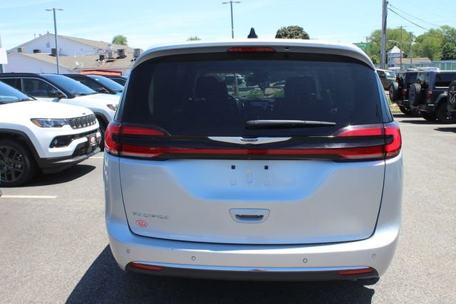 Used 2023 Silver Chrysler Touring L image 27