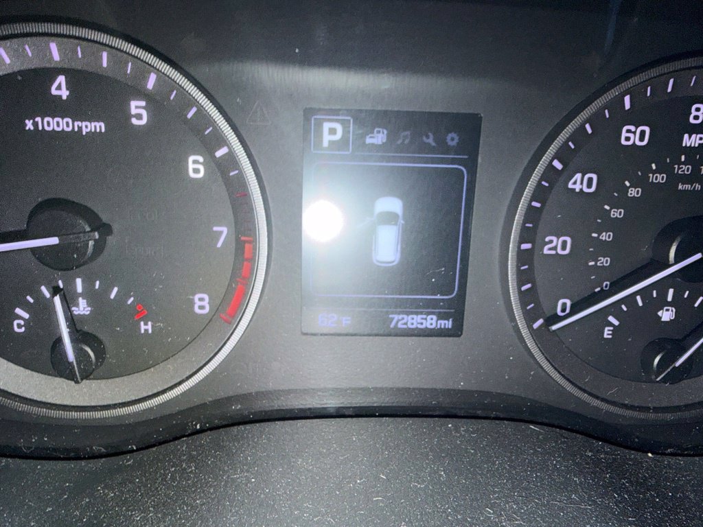 Used 2018 White Hyundai SE image 8