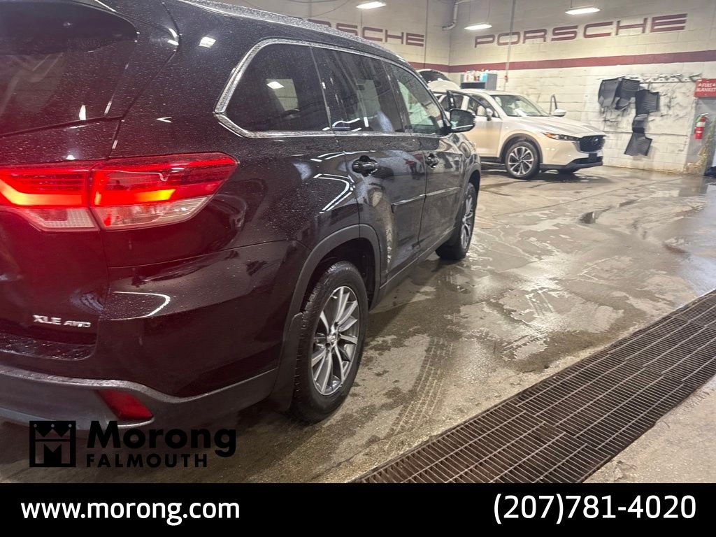 Used 2019 Black Toyota XLE image 5