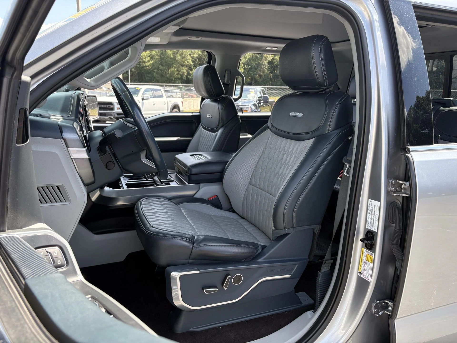 Used 2022 Silver Metallic Ford Limited image 19