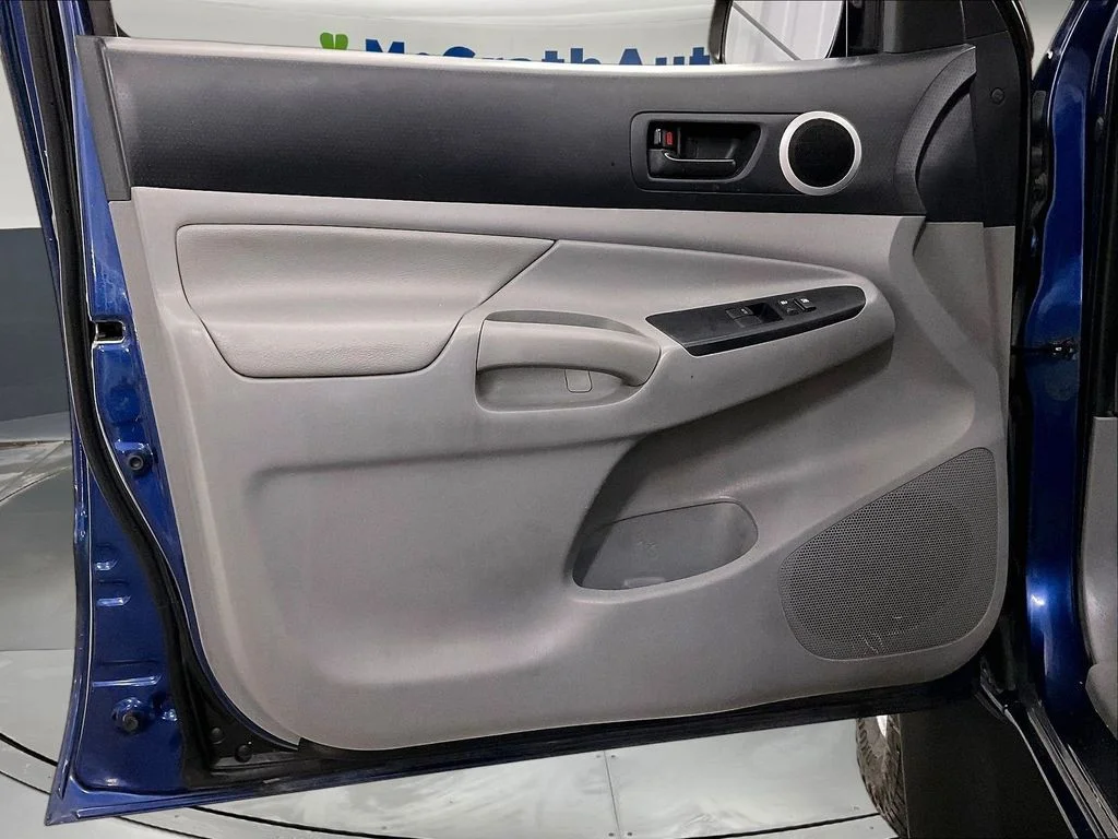 Used 2014 Blue Toyota Base image 28