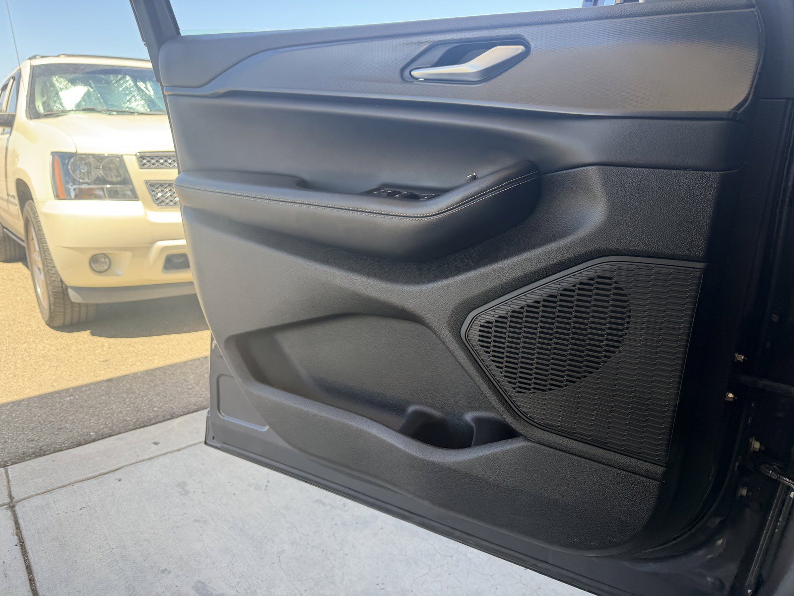 Used 2023 Baltic Gray Metallic Clearcoat Jeep Altitude image 18
