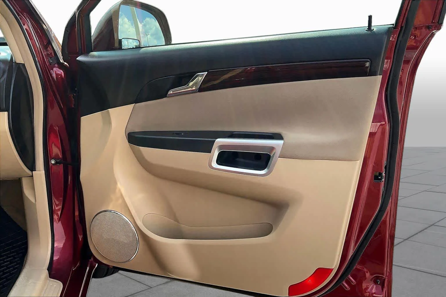 Used 2008 Ruby Red Saturn XR image 21