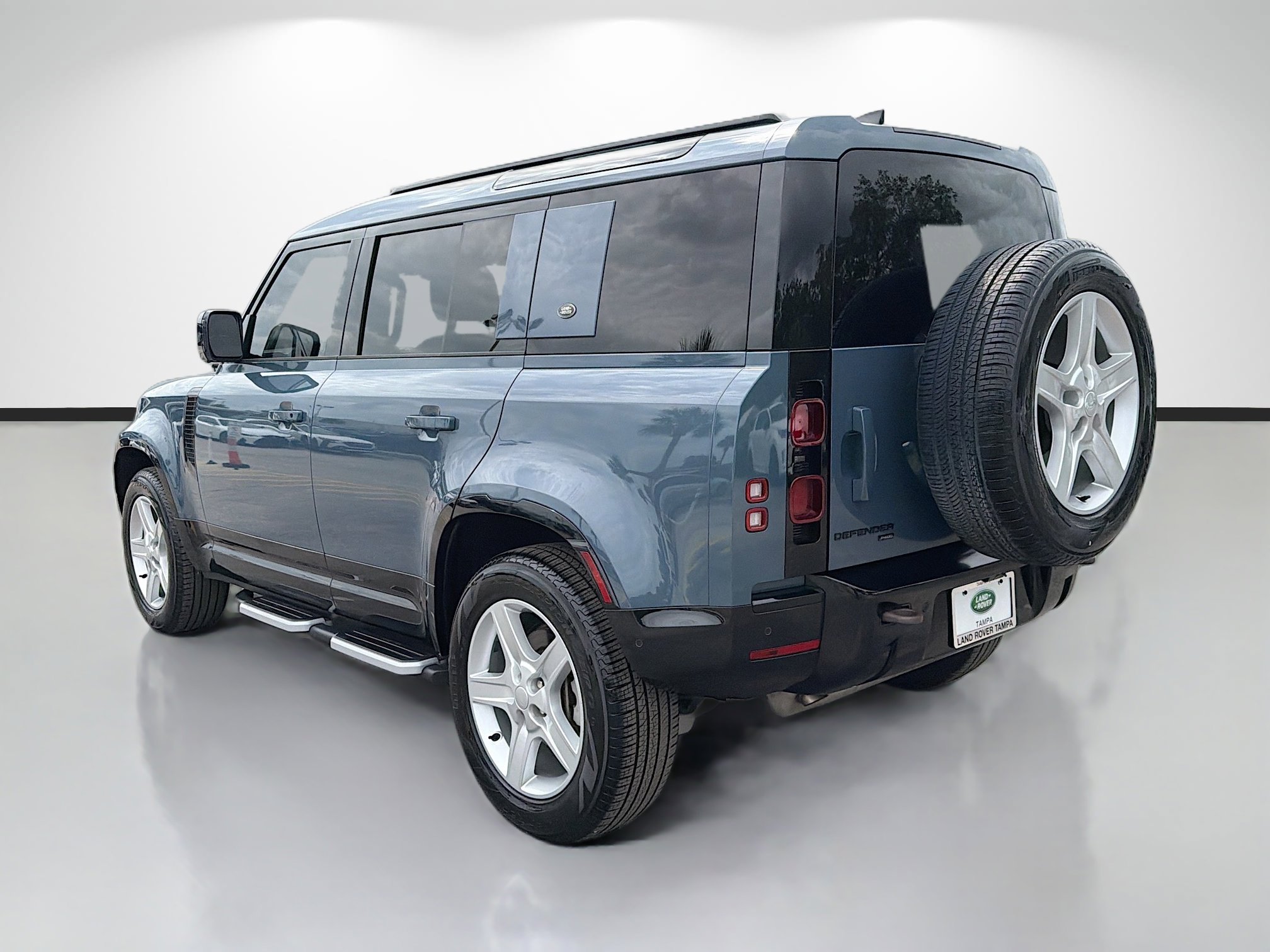 Certified Used 2022 Tasman Blue Metallic Land Rover X-Dynamic SE image 3