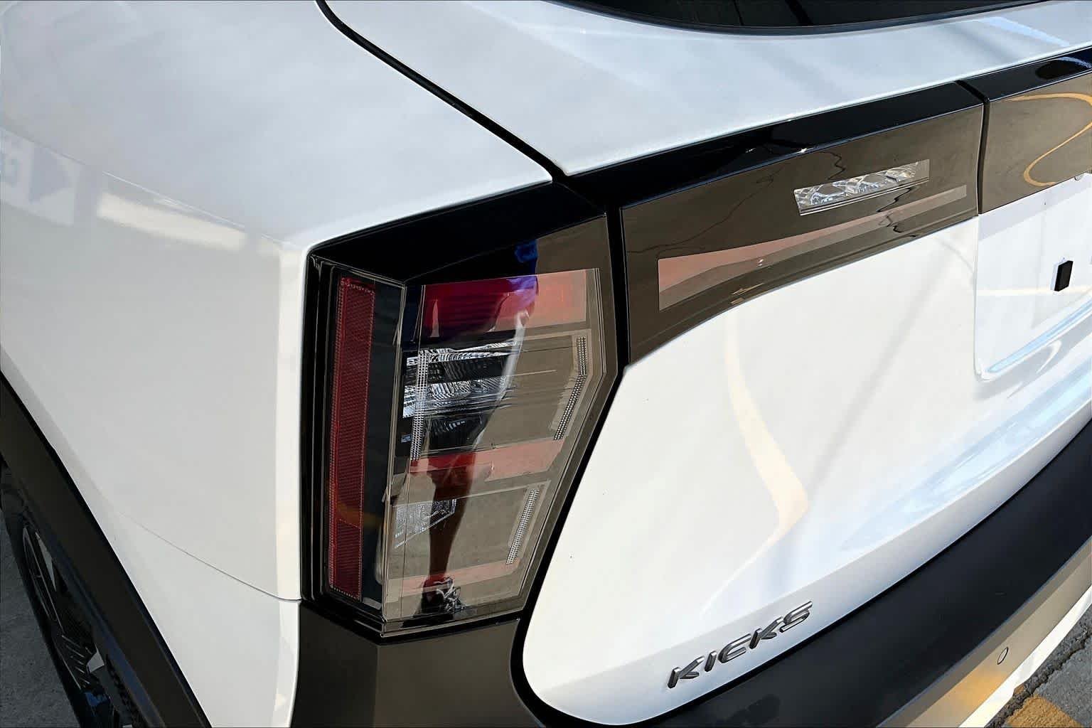 Used 2025 Aspen White Tricoat Nissan SV image 56