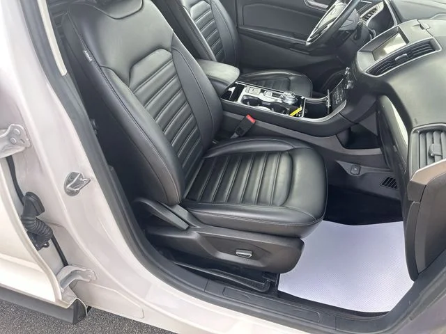Used 2019 White Platinum Clearcoat Metallic Ford SEL image 27