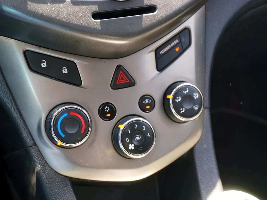 2012 Chevrolet Sonic 1LT - Photo 21