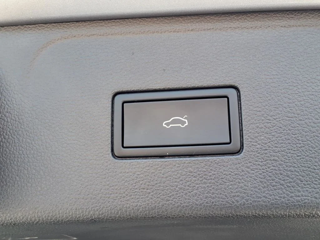 Used 2024  Volkswagen 2.0T SEL image 29