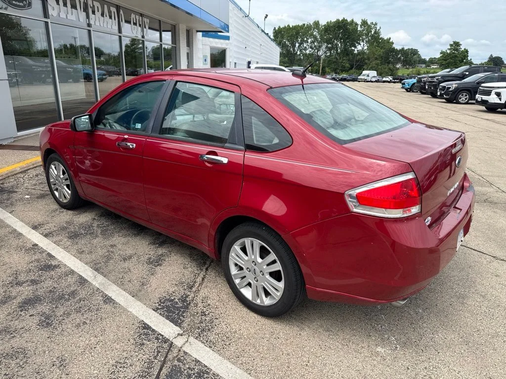 Used 2011 Red Ford SEL image 2