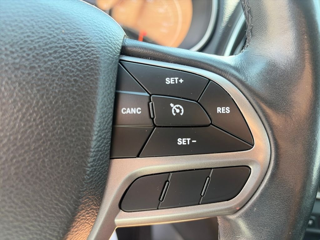 Used 2019 Silver Jeep Limited image 32