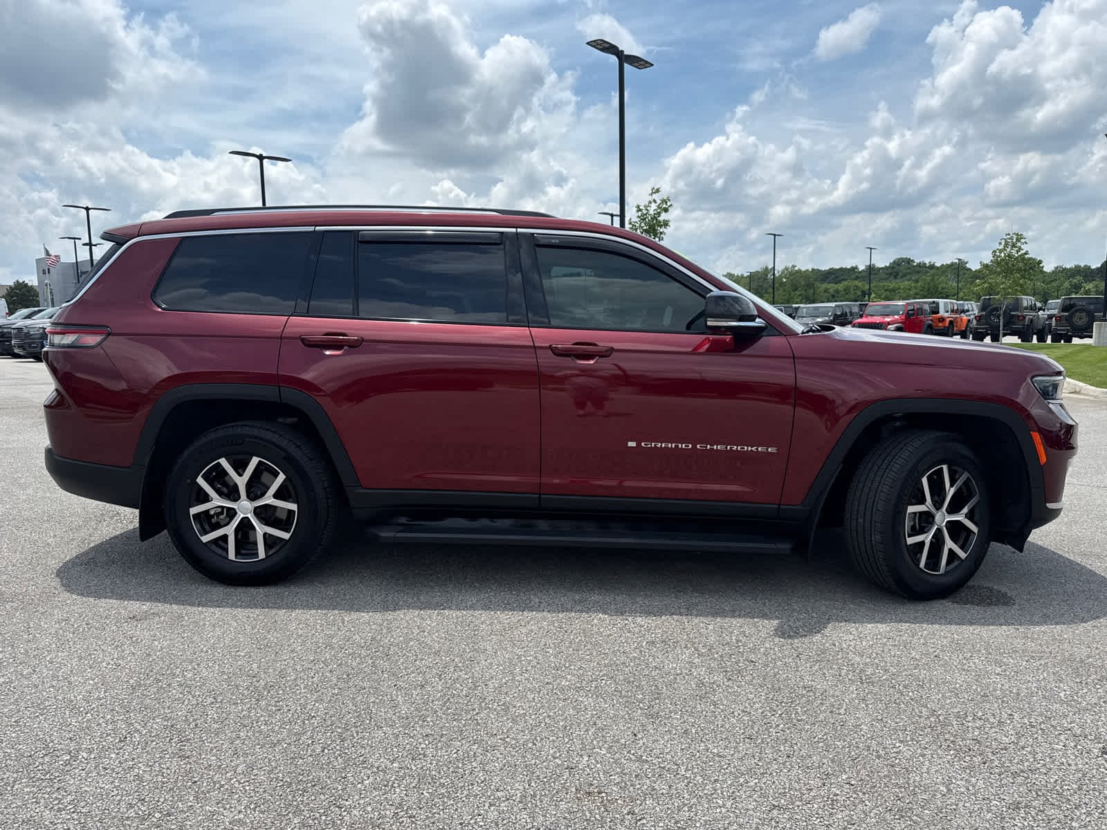 Used 2023 Velvet Red Pearlcoat Jeep Limited image 10