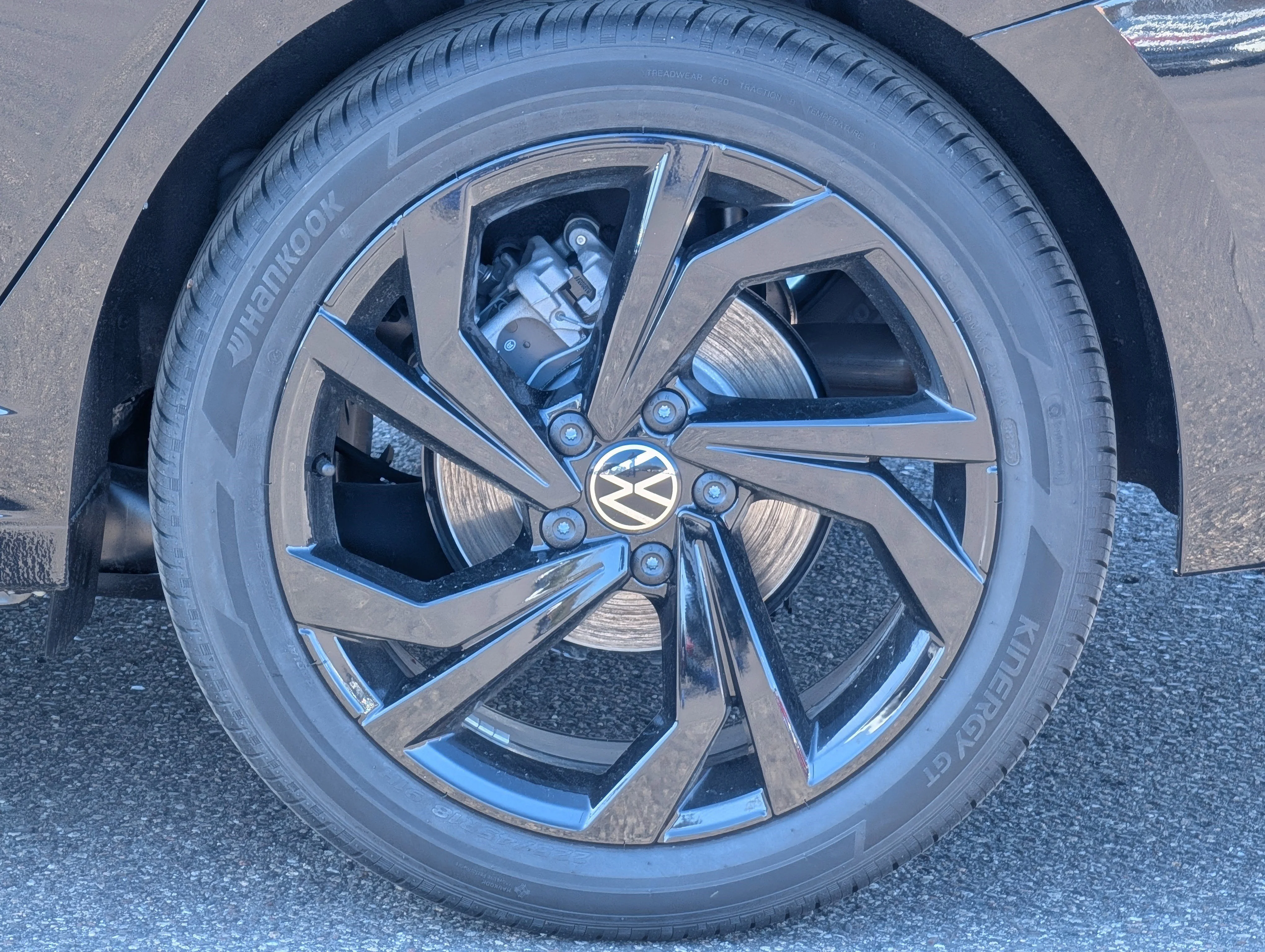 New 2026 Deep Black Pearl Volkswagen SE image 3