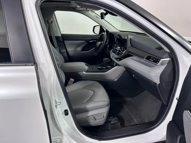 Used 2023 Beige Toyota XLE image 10