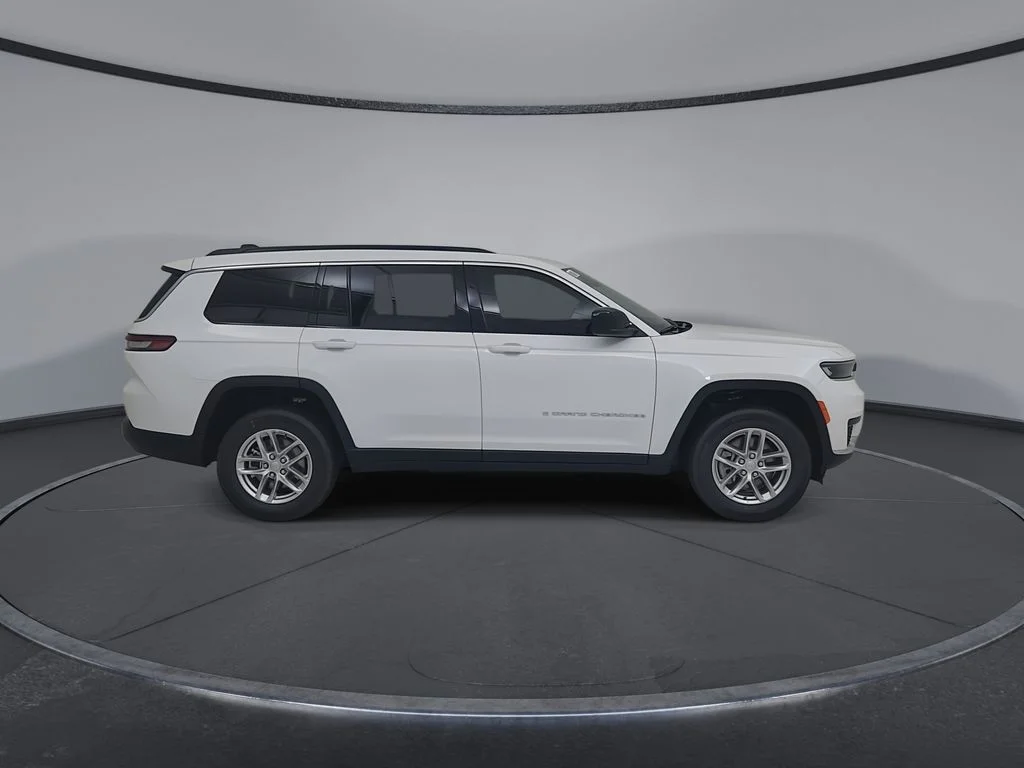 New 2026 Bright White Clear-Coat Exterior Paint Jeep Laredo image 17