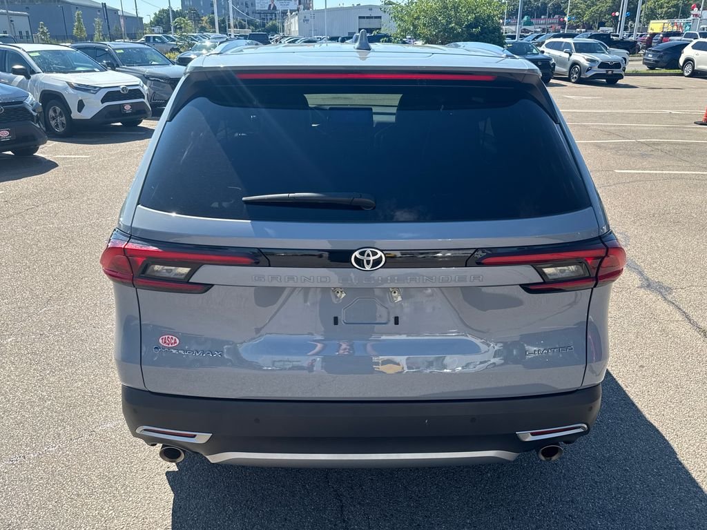 Used 2025  Toyota MAX Limited image 6
