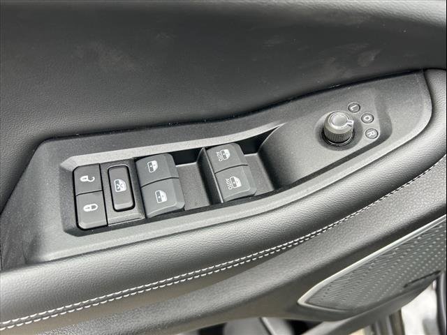 Used 2024 Rocky Mountain Pearlcoat Jeep  image 7