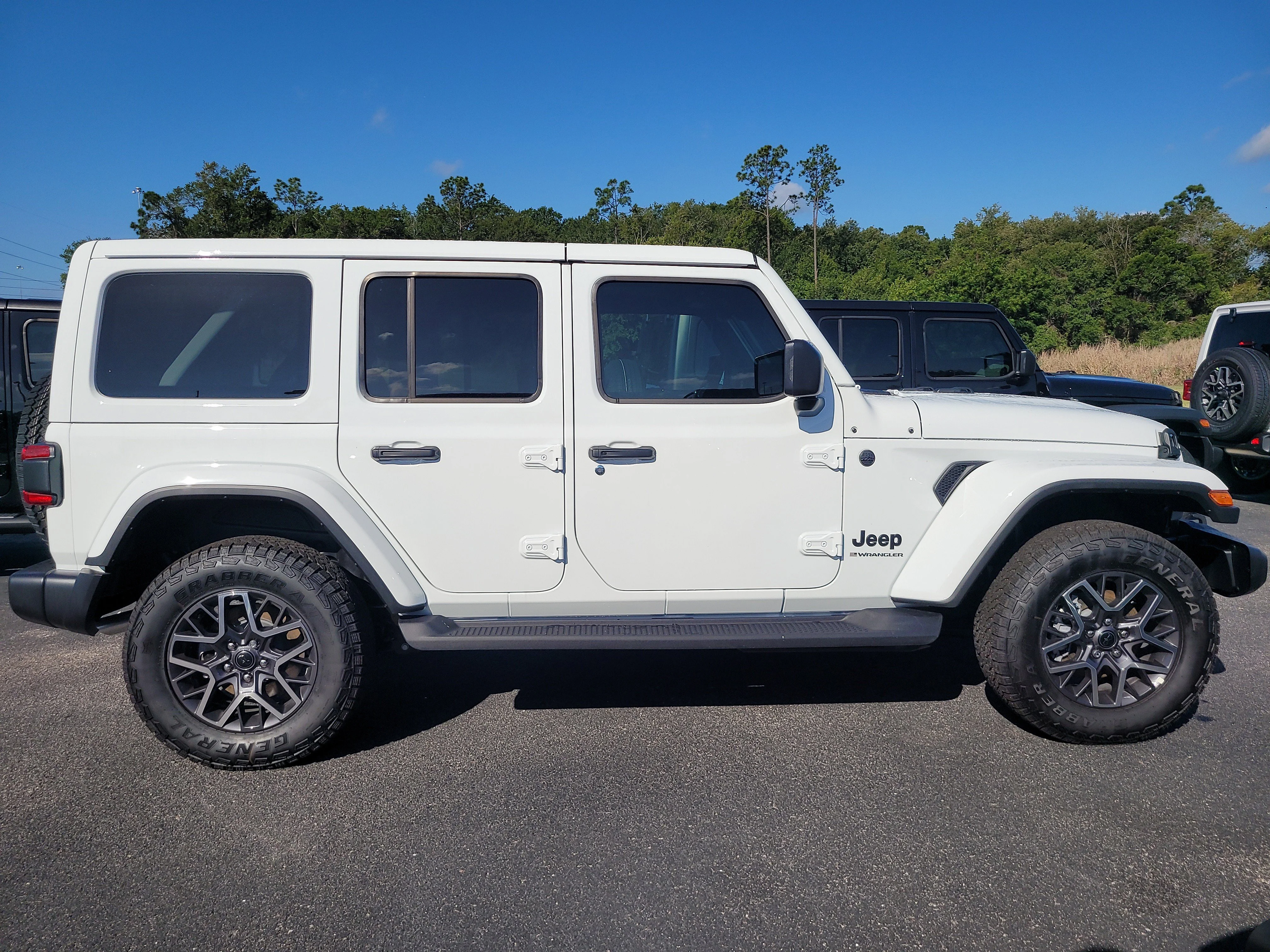 New 2026 Bright White Clearcoat Jeep Sahara image 5