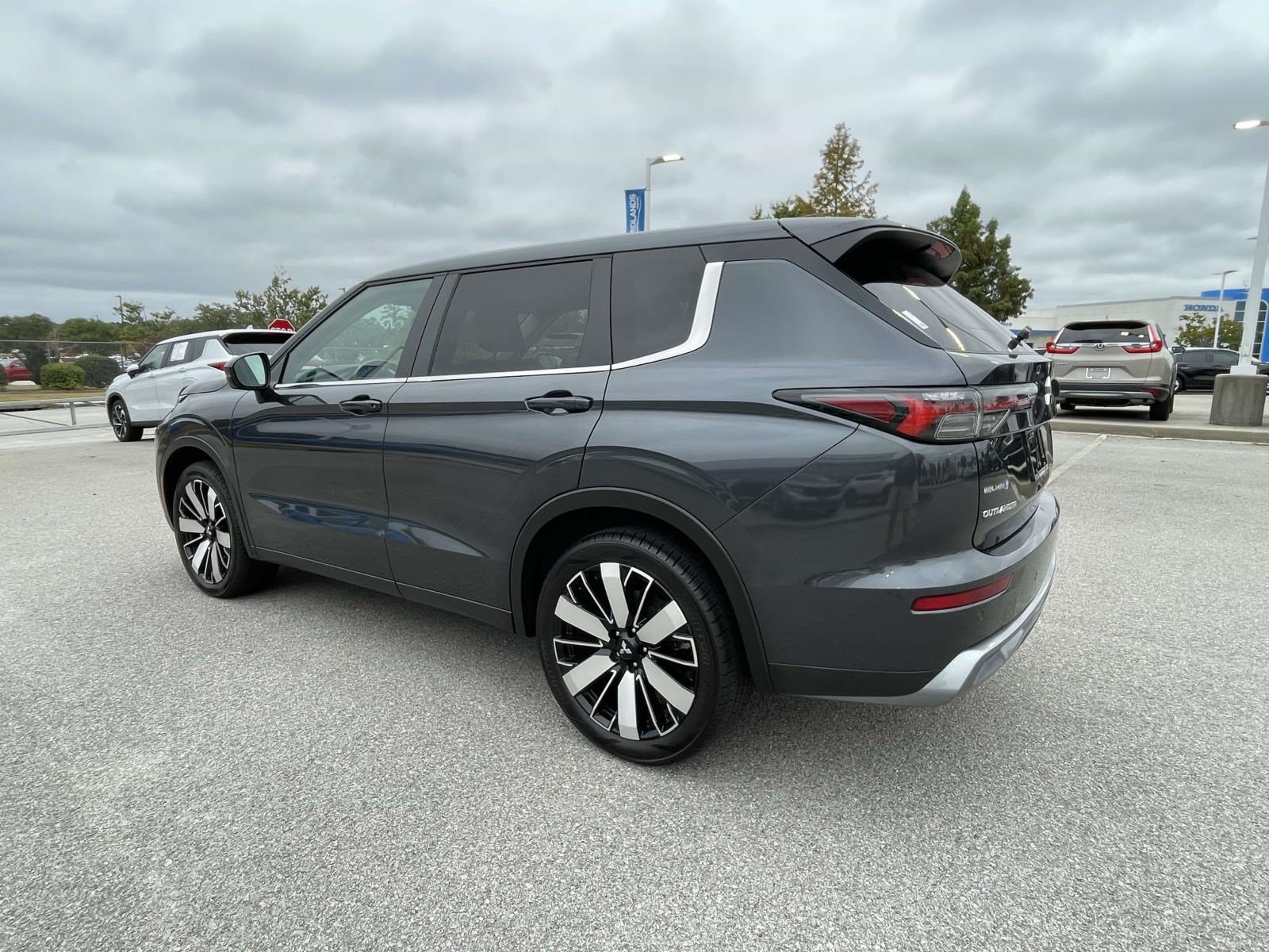 Used 2025 Graphite Gray Mitsubishi SE image 4