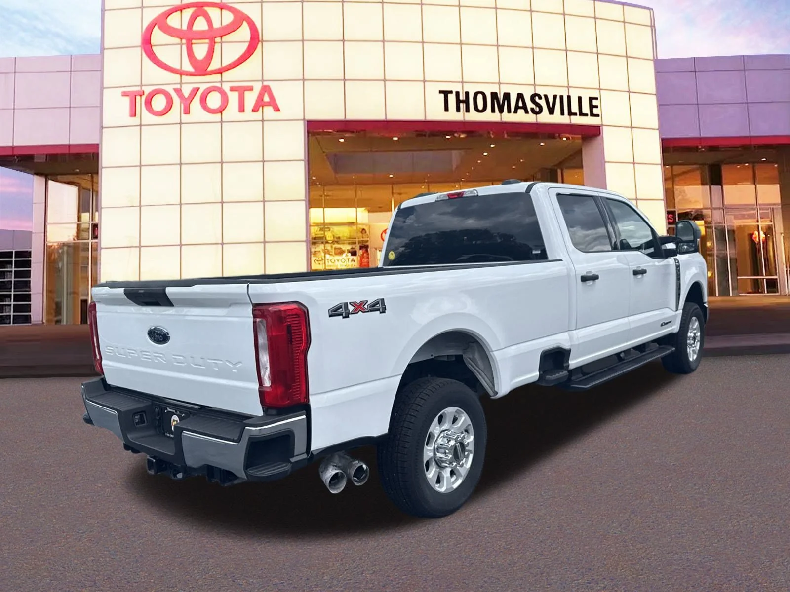 Used 2024 Oxford White Ford XLT image 5