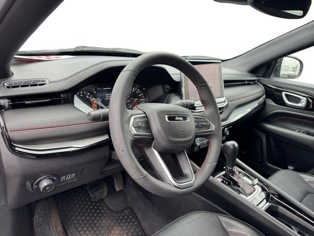 Used 2023 Silver Jeep Trailhawk image 11