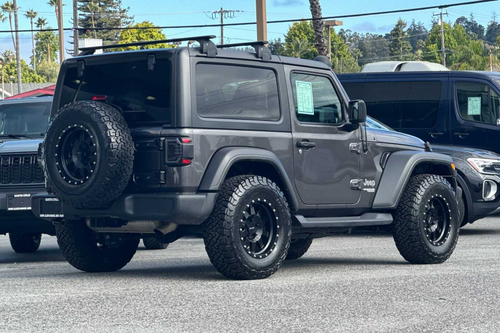 Used 2019 Gray Jeep Sport S image 4