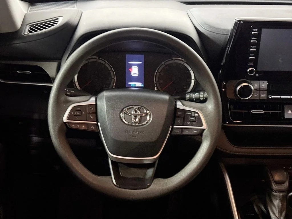 Used 2022 Silver Toyota L image 13