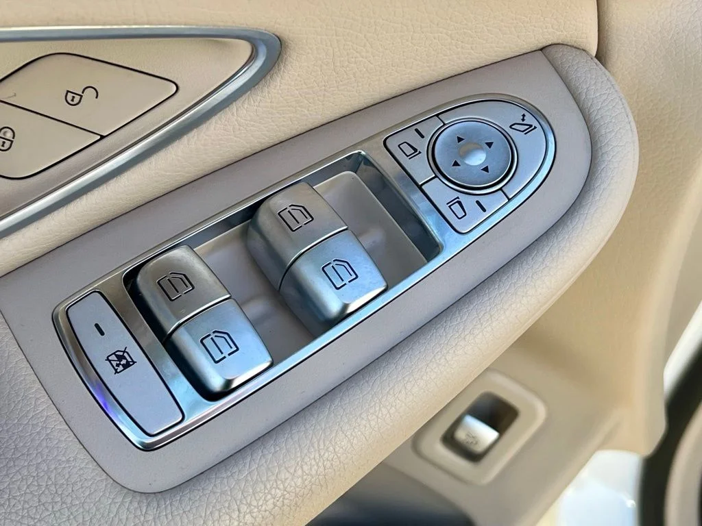 Certified Used 2022  Mercedes-Benz GLC 300 image 35
