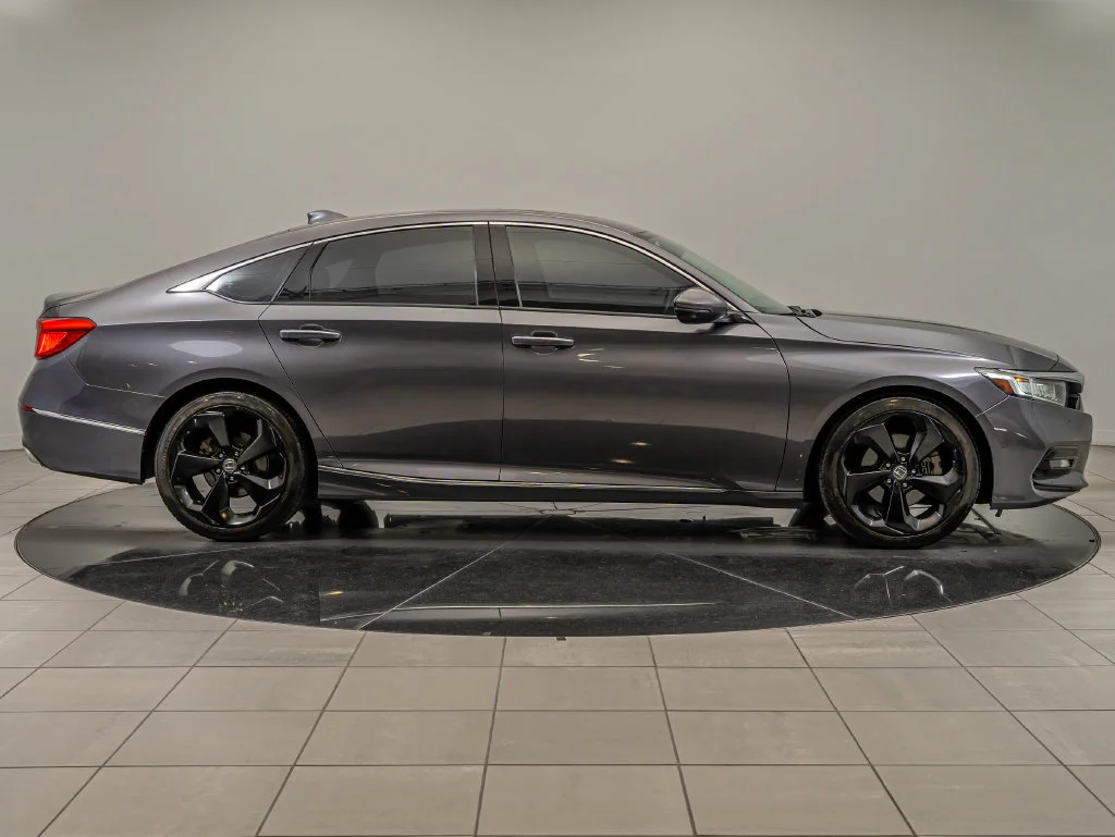 Used 2018 Gray Honda Touring image 11