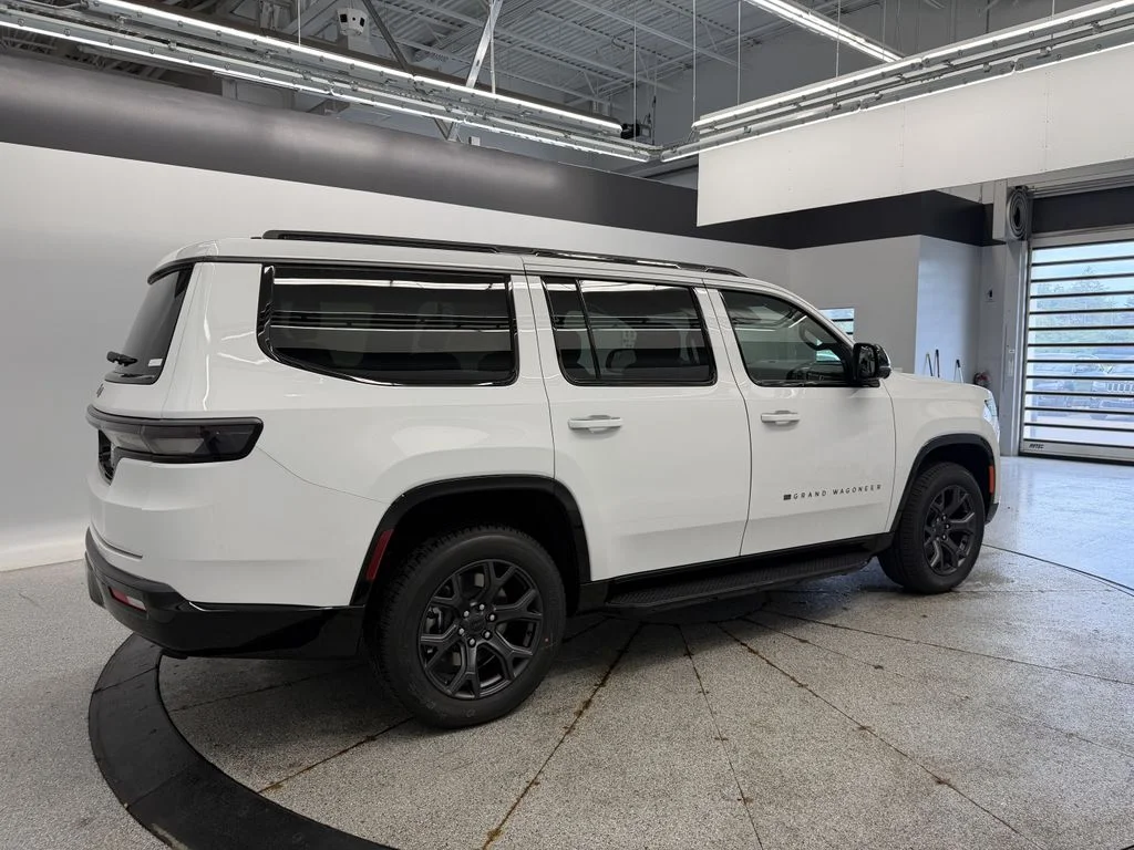 New 2026 Bright White Clear-Coat Exterior Paint Jeep Limited Altitude image 12