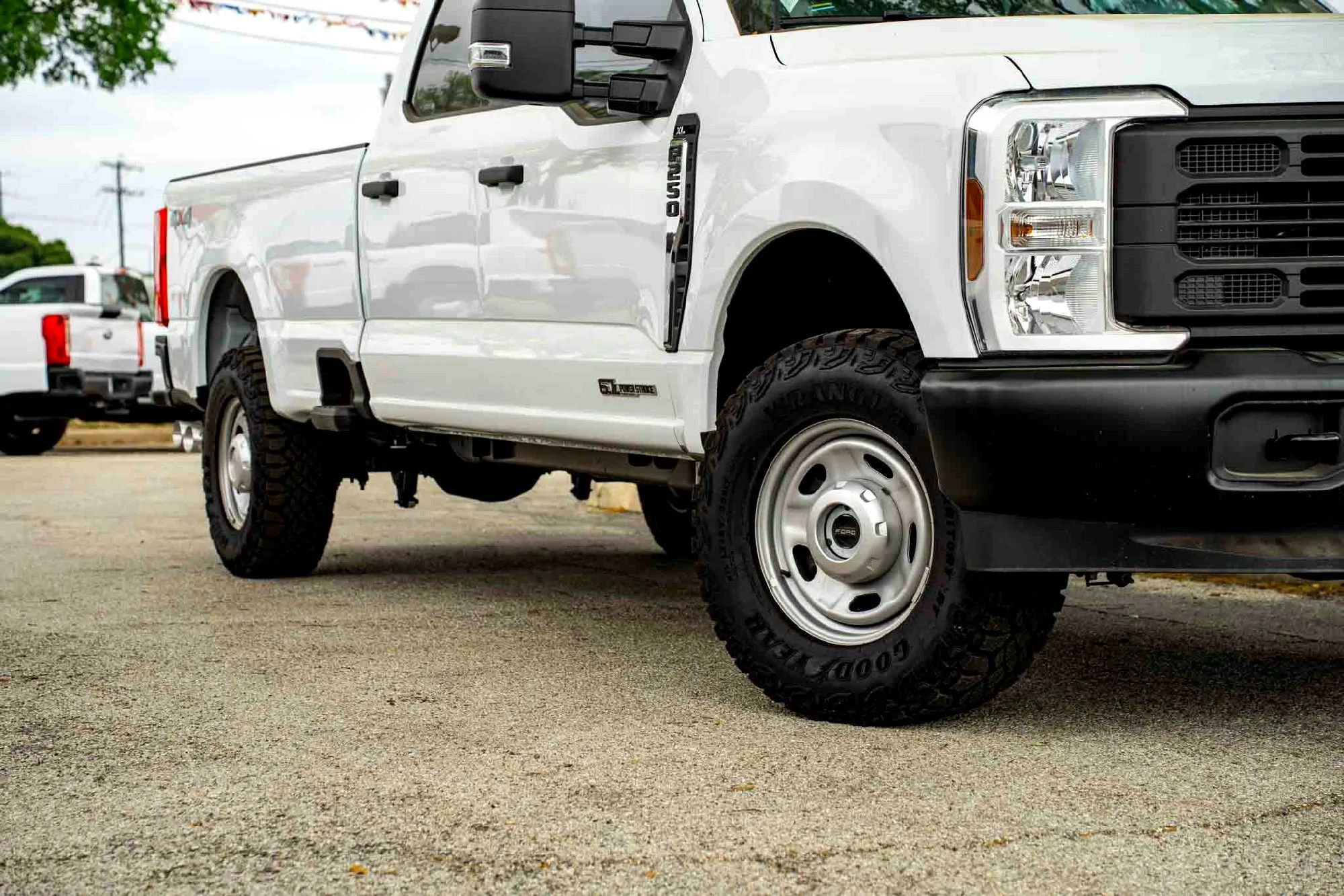 New 2026 Oxford White Ford XL image 2