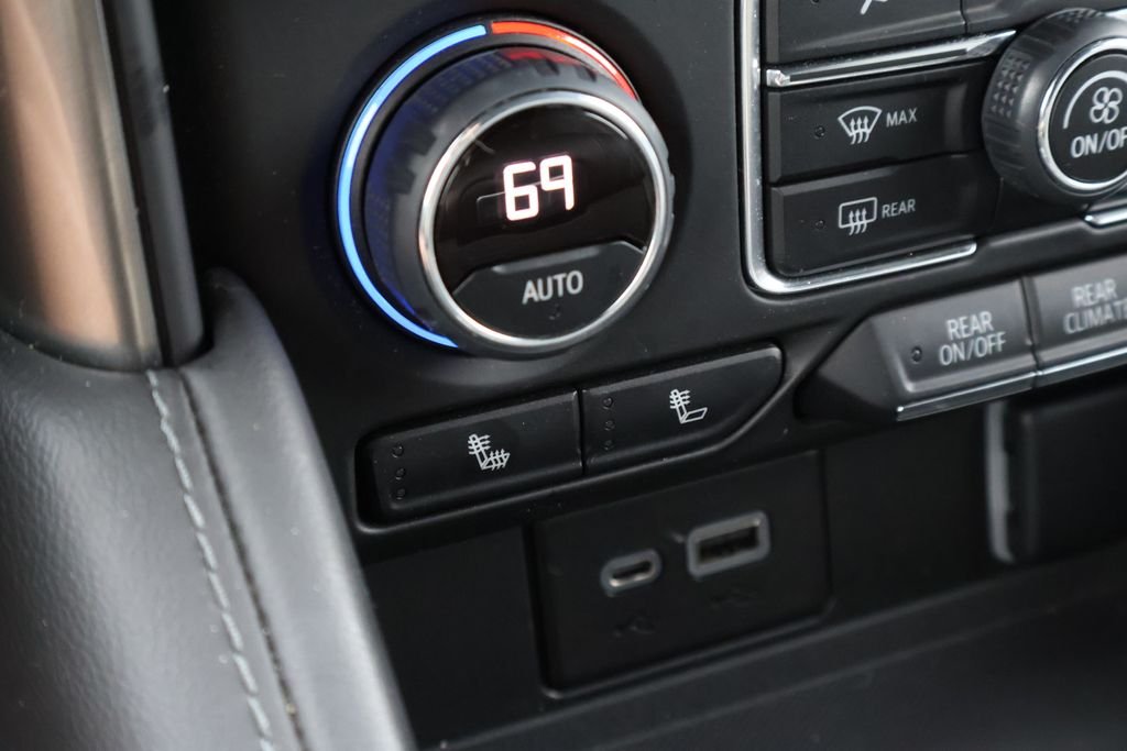 Used 2022 Blue Chevrolet Z71 image 28